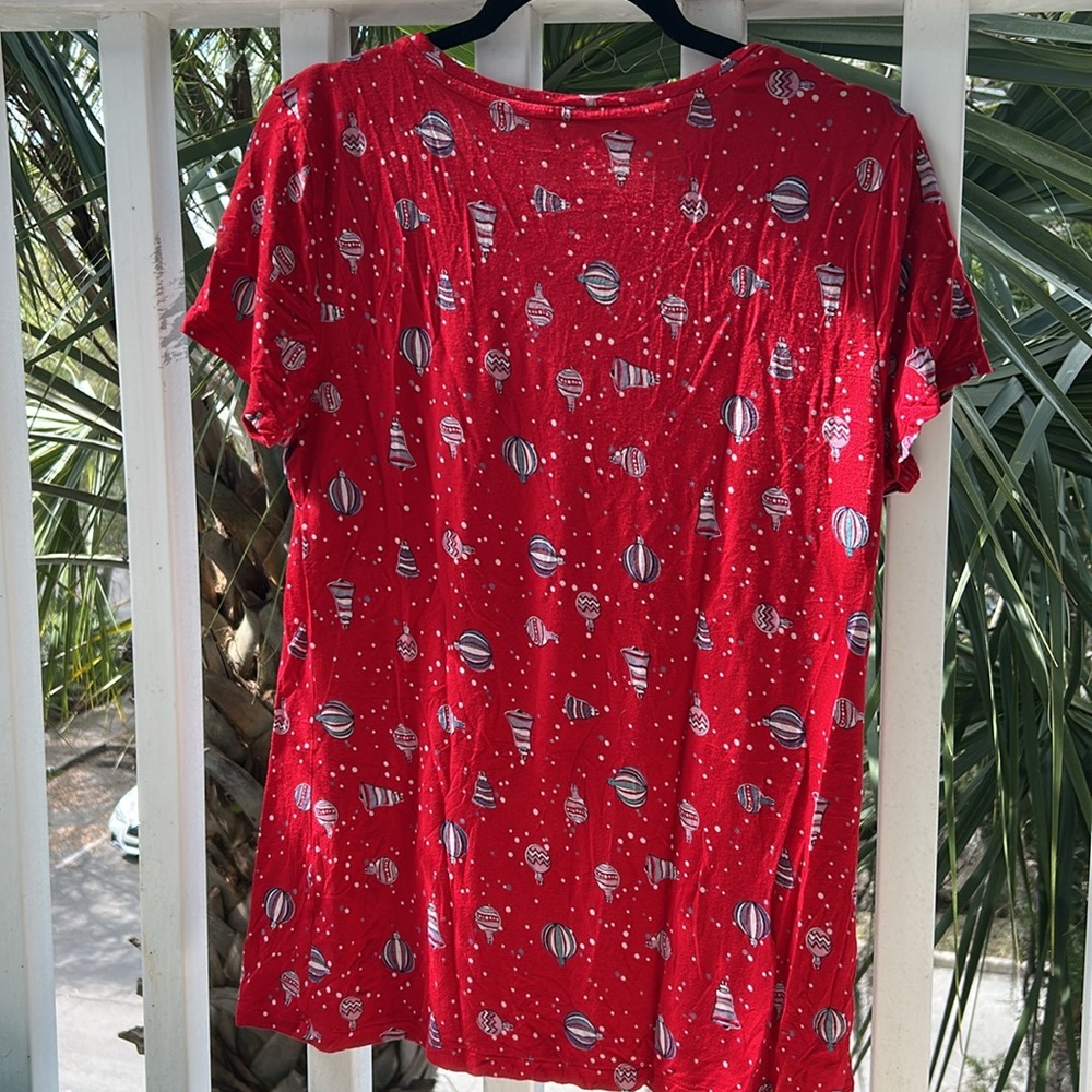 Apt 9 essentials Large Christmas top